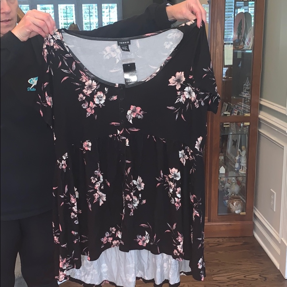 TORRID FLORAL TOP